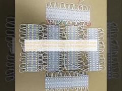 módulo led 7512-5050 RGB potência 0,72W LM60-66LM ângulo 160 IP65 com a caixa de luz exibindo os diferentes caracteres luminosos