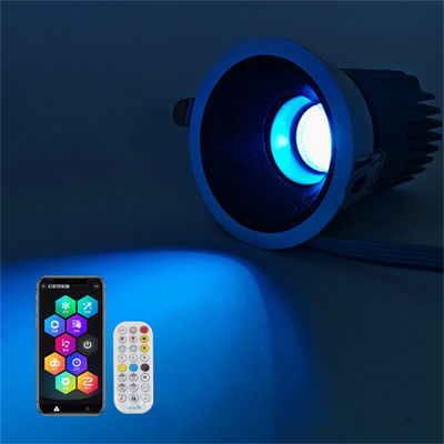 Lâmpada LED RGBW de 24 V para uma atmosfera festiva fresca em habitações brancas/pretas